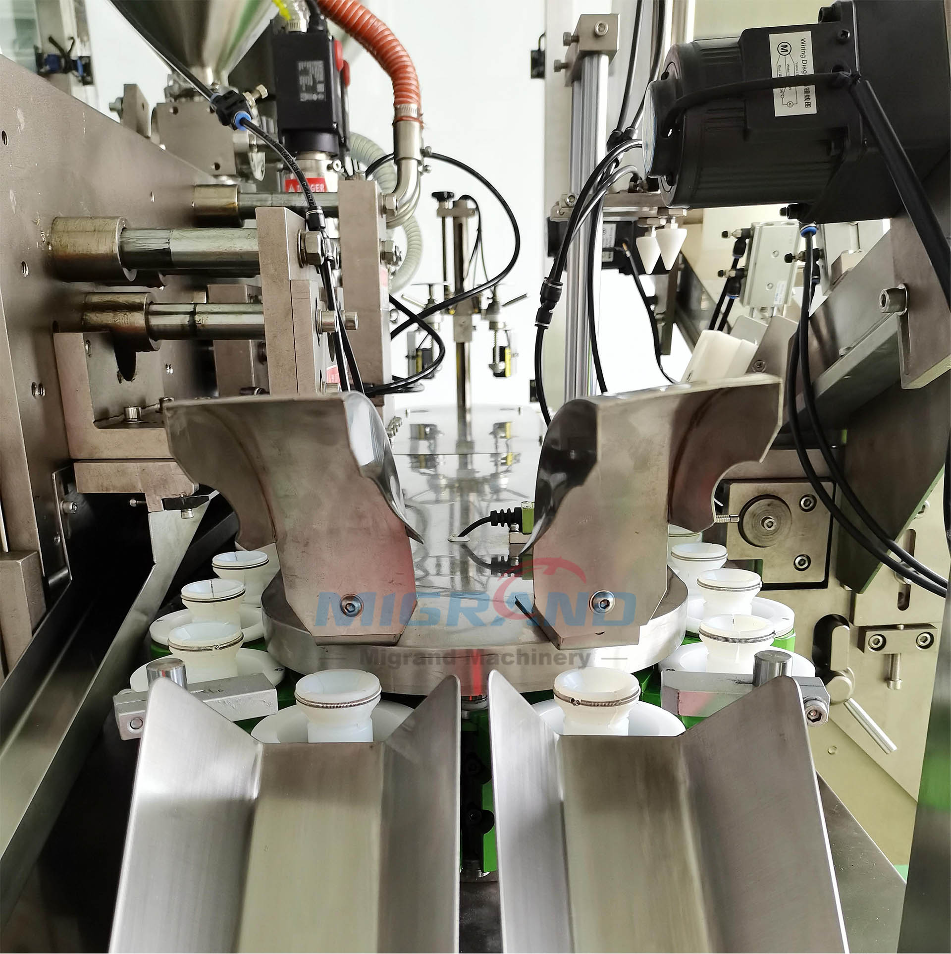 Special design 1-1 تصميم خاص 1-1